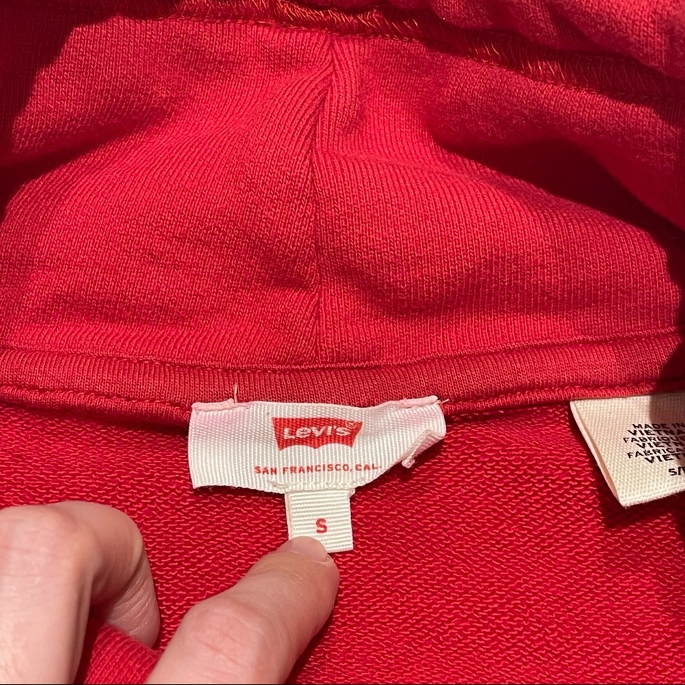 Levi’s Sadie Funnel Neck Sweatshirt in Brilliant Red 90’s Logo (S) - Picture 6 of 6